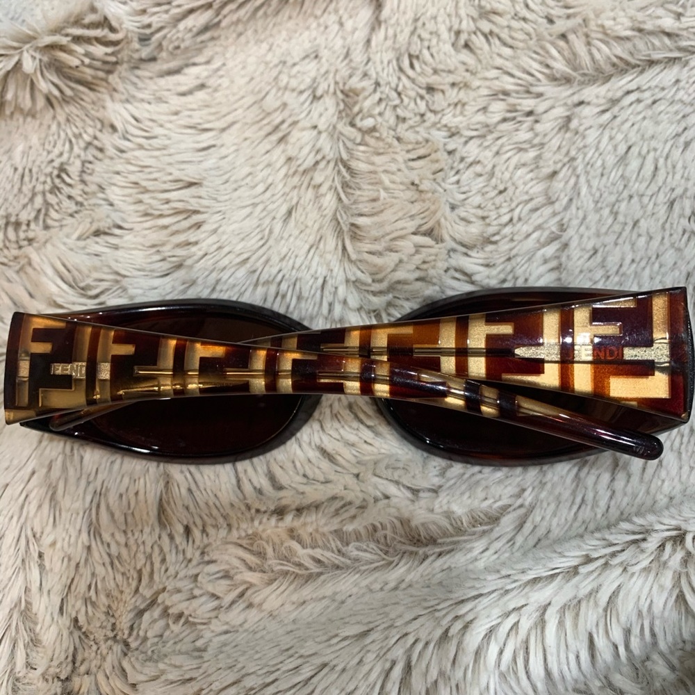 Authentic Fendi sunglasses. Color brown - Picture 5 of 7